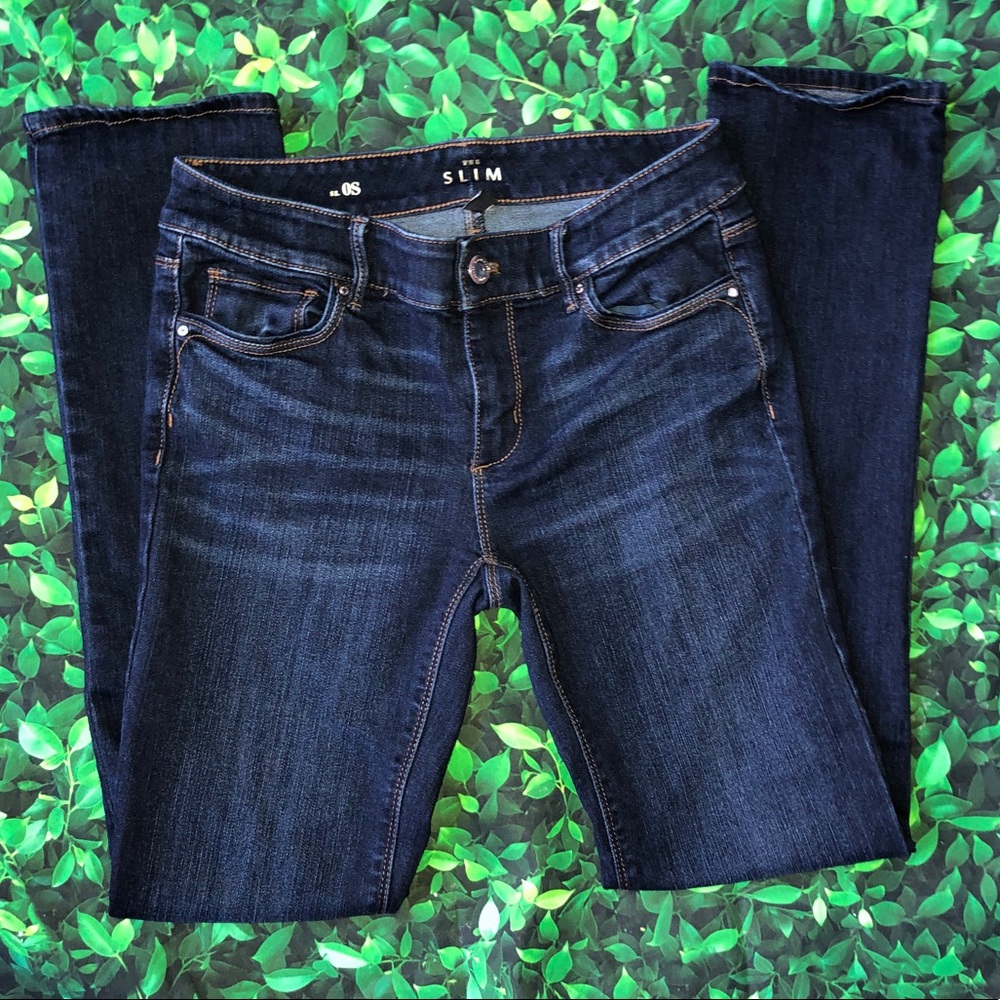 🜁 White House Black Market | The Slim | denim 0s